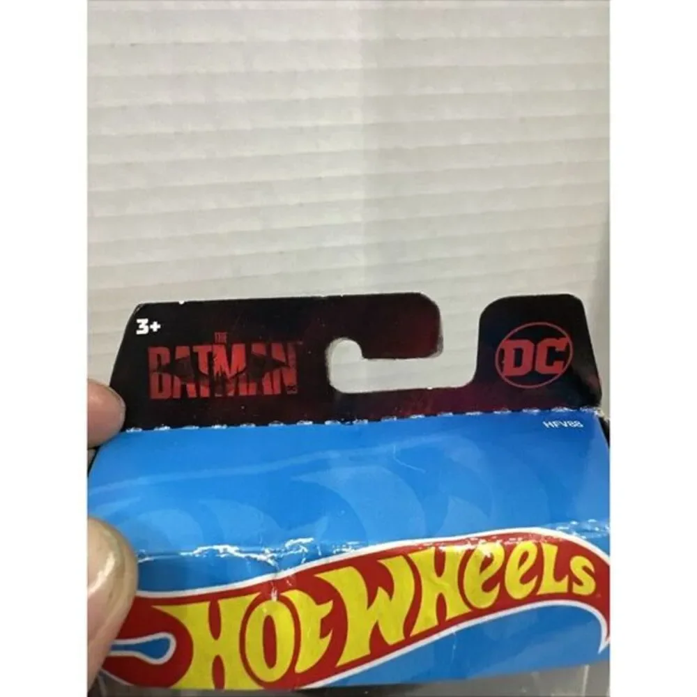 HOT WHEELS THE BATMAN 5PACK‎ Corvette Batmobile Riddler Penguin Catwoman
